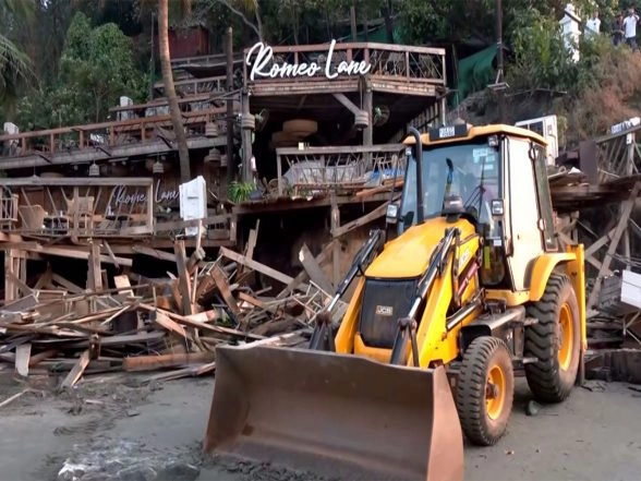 India News | Goa Club Fire: Part of Romeo Lane Restaurant Owned by Gaurav, Saurabh Luthra Demolished in Vagator