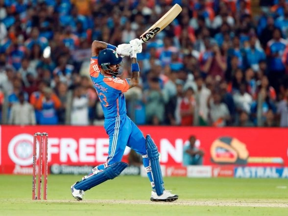 Sports News | Pandya Rescues India; Sets South Africa 176-run Target in First T20I
