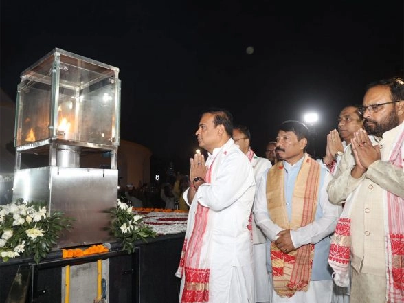 India News | Assam CM Lights 'Swahid Pranam Jyoti' at Swahid Smarak Kshetra; 860 Earthen Lamps Lit in Memory of 860 Assam Movement Martyrs