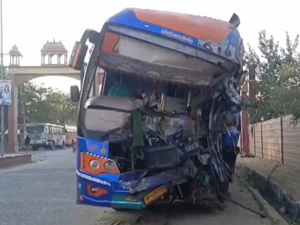 India News | Rajasthan: 3 Killed, 28 Injured in Bus-truck Collision on Jaipur-Bikaner National Highway