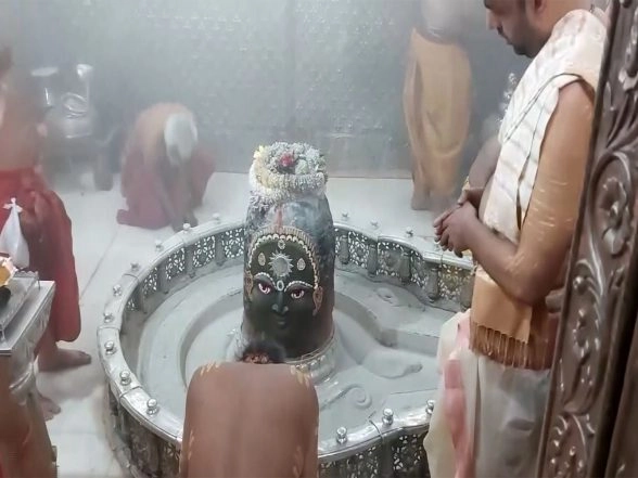 India News | MP: Sacred Bhasma Aarti Performed at Mahakaleshwar Jyotirlinga Temple in Ujjain