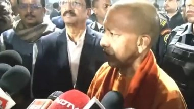 India News | UP CM Yogi Adityanath Inspects Two Rain Baseras in Gorakhpur, Distributes Blankets as Winter Intensifies