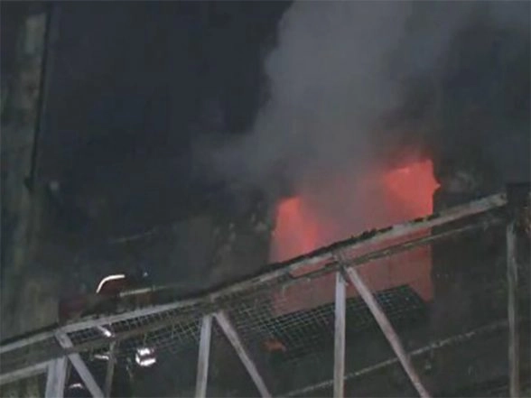 India News | Delhi: Blaze Breaks out in Sadar Bazar Area, No Injuries Reported