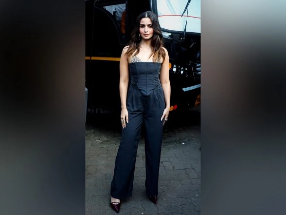 Entertainment News | Alia Bhatt Receives Golden Globes Horizon Award at Red Sea Film Festival, Teases "risk' in Her Spy Drama 'Alpha'