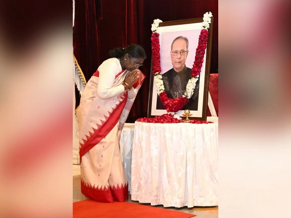 India News | President Murmu, VP CP Radhakrishnan Pay Tribute to Pranab Mukherjee on His Birth Anniversary