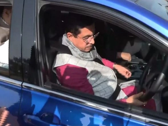 India News | Union Minister Pralhad Joshi Arrives at Parliament in Hydrogen-powered Car