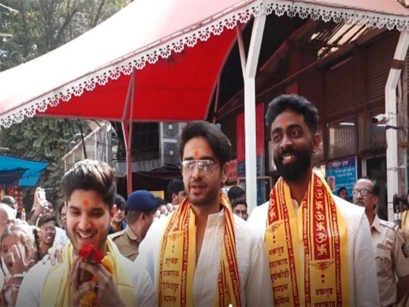Entertainment News | Mumbai: 'Bigg Boss 19' Winner Gaurav Khanna Offers Prayers at Siddhivinayak Temple on Birthday; Co-contestants Pranit More, Mridul Tiwari Join Him