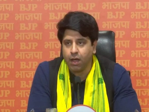 India News | BJP's Shehzad Poonawalla Slams MP for Smoking E-cigarette in Parliament, Demands Action from TMC