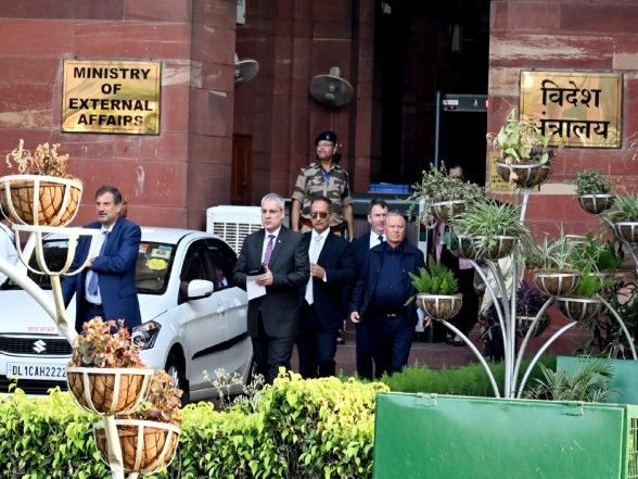 World News | MEA Fact-check Unit Debunks Fake Letter Attributed to Jaishankar on Rafale Deal