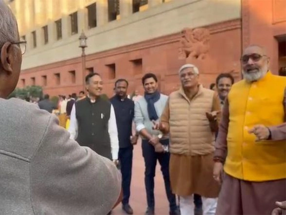 India News | Anurag Thakur Accuses TMC MP of Vaping in House; Union Ministers Disagree with Saugata Roy