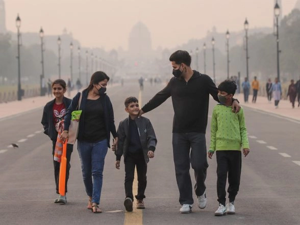 India News | Persistent Smog Makes Delhi's Air Quality 'very Poor', AQI Soars to 386