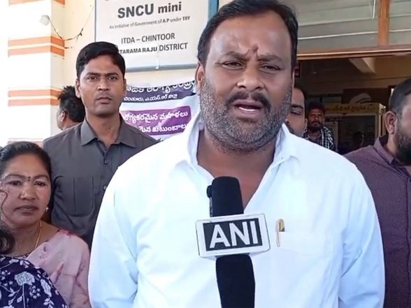 India News | Andhra Govt Announces Rs 5 Lakh Ex-gratia for Kin of Deceased in Bus Accident: State Minister Ramprasad Reddy
