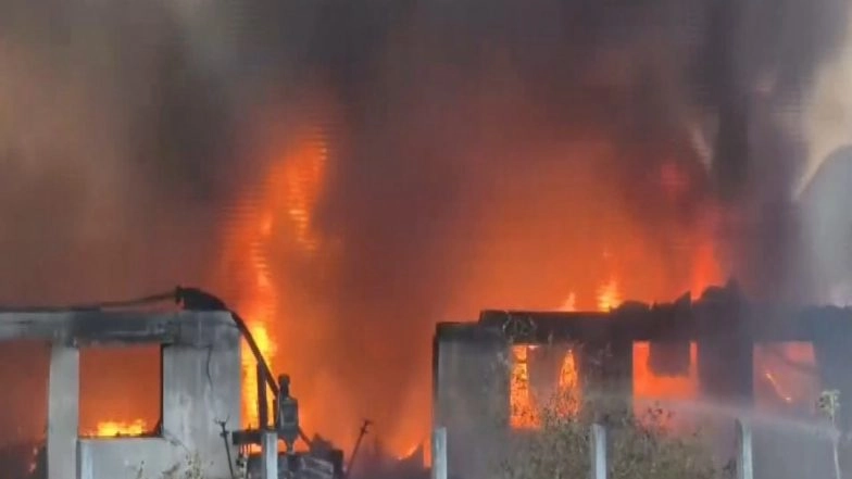 India News | Gujarat: Massive Fire Breaks out at a Plastic Manufacturing Company in Valsad, Dousing Ops Underway