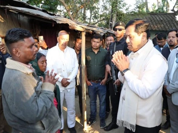 India News | Sarbananda Sonowal Visits Bereaved Families in Tinsukia, Reviews Rescue Efforts After Anjaw Tragedy