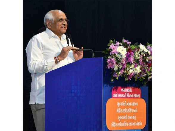 India News | Gujarat CM Distributes Scholarship Assistance of Rs 370 Crore to 13 Lakh Students Under Various Schemes