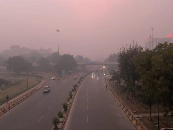 India News | Delhi Chokes as Air Quality Deteriorates, AQI Recorded at 393