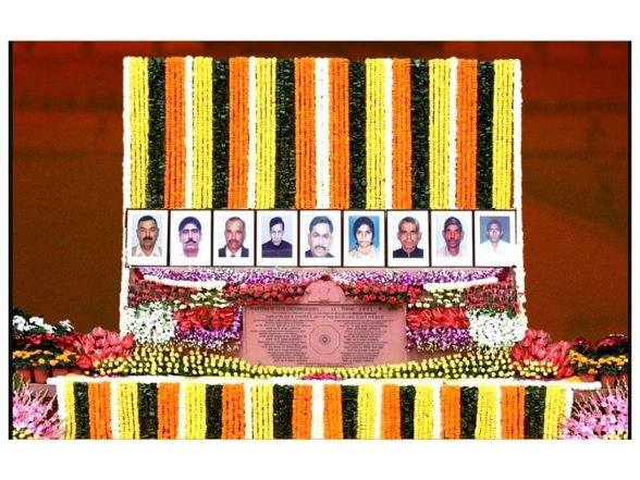 India News | PM Modi, Top Leaders to Pay Tribute to Security Personnel Who Sacrificed Their Lives in 2001 Parliament Attack