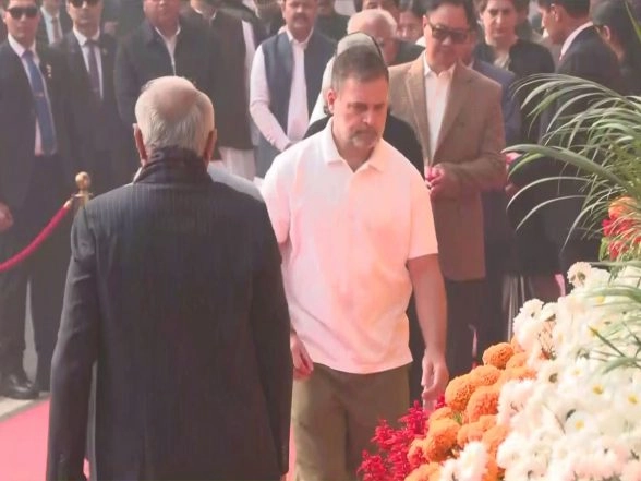 India News | Congress Leaders Pay Tribute to Security Personnel Killed in 2001 Parliament Attack