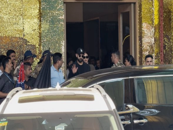 Entertainment News | Pap Diaries: Virat Kohli, Anushka Sharma Spotted at Mumbai Airport