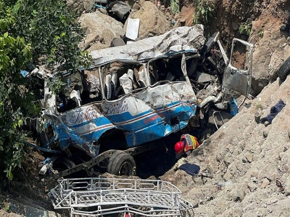 World News | Lahore-Multan Bus-trailer Collision Leaves Hostess Dead, Injures 14