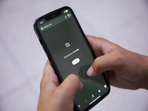 World News | Rising Smartphone Use Among Afghan Children Raises Health, Family Concerns