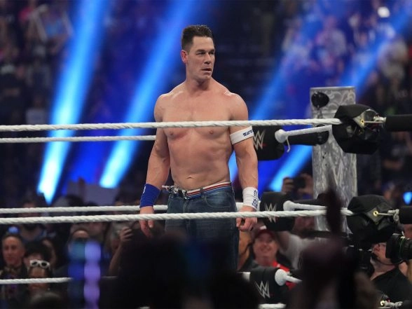 Sports News | John Cena 'Gives Up': WWE Icon Passes the Baton to Next Generation, Taps out to Gunther in Final Pro Wrestling Match of His Illustrious Career