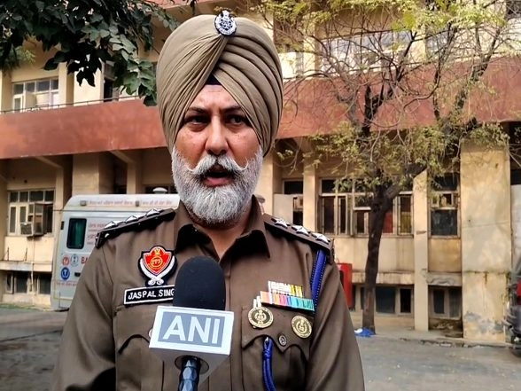 India News | Daylight Firing in Amritsar's Guru Nanakpura Leaves Two Injured; Police Launch Manhunt