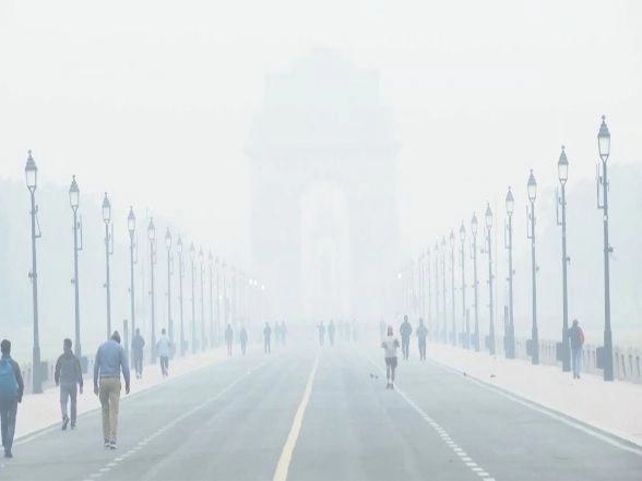 World News | Singapore Issues Advisory to Its Nationals in Delhi as Air Quality Turns 'Severe Plus', GRAP Stage 4 Curbs Enforced