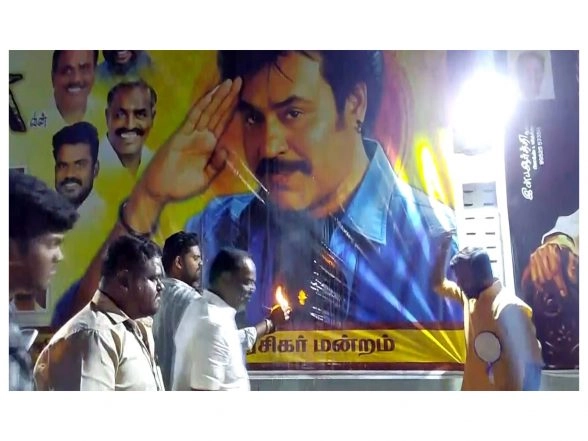 Entertainment News | Rajinikanth's Fans Celebrate Re-release of His Film 'Padayappa' in Madurai
