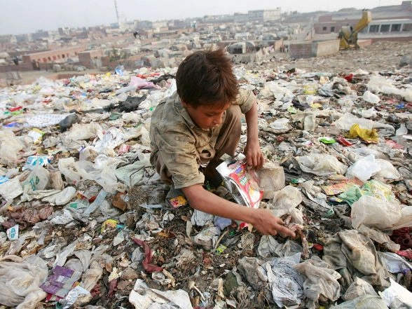 World News | Urban, Rural Areas of Islamabad and Karachi Grapple with Garbage Crisis