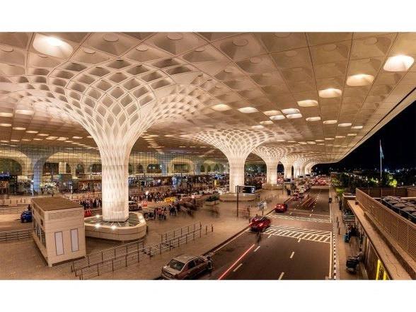 India News | Mumbai Airport Issues Travel Advisory as Heavy Fog in North India Impacts Flight Operations