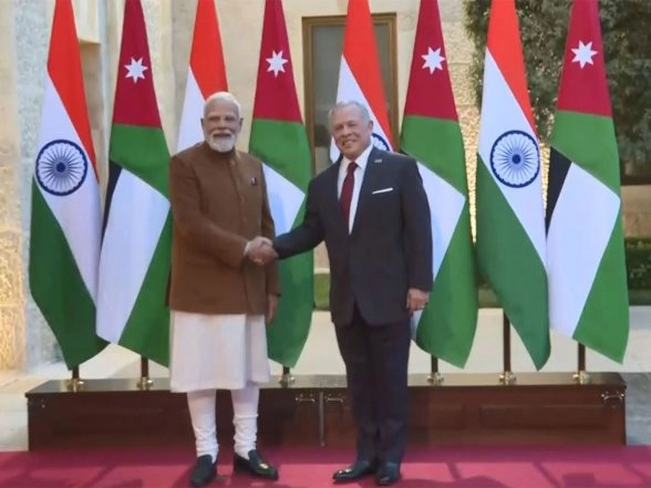 World News | PM Modi Meets King Abdullah II in Jordan, Discusses Counter-terrorism, Regional Peace