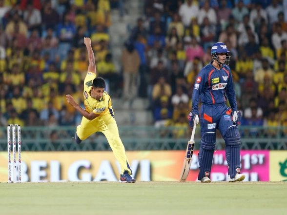 Sports News | IPL 2026 Auction: Mustafizur Heads to KKR for Rs 9.20 Crores, Holder Goes to GT for 7 Crores