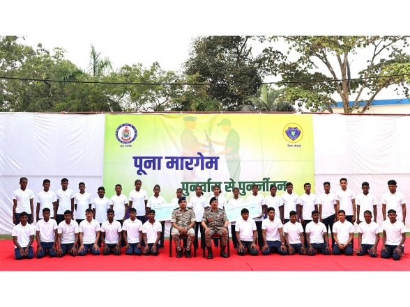 India News | 34 Naxals Carrying Rs 84 Lakh Reward Surrender in Bijapur Under State Rehabilitation Policy