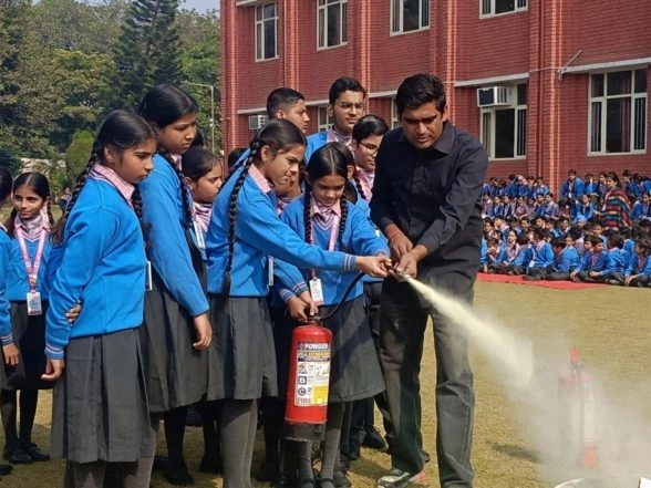 Business News | Saint Kabir School, Karnal Conducts a Fire Drill Designed for Real-World Emergencies