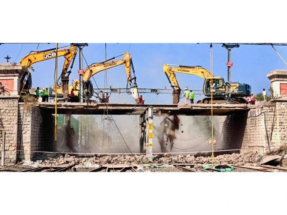 India News | Maharashtra: Central Railway Successfully Dismantles 103-year-old Railway Over Bridge at Solapur Yard