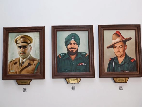 India News | Portraits of British ADCs Replaced with Param Vir Chakra Awardees at Rashtrapati Bhavan in Decolonisation Push