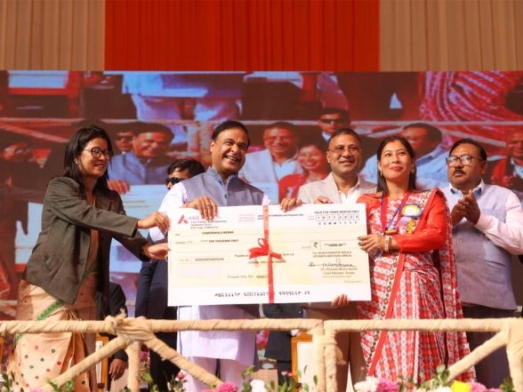 India News | Assam CM Hands over Cheques Under MMUA to Women Beneficiaries of Tingkhong LAC