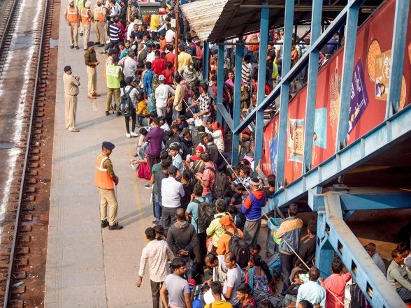 India News | Indian Railways Provides Free Wi-fi at 6,117 Stations Nationwide