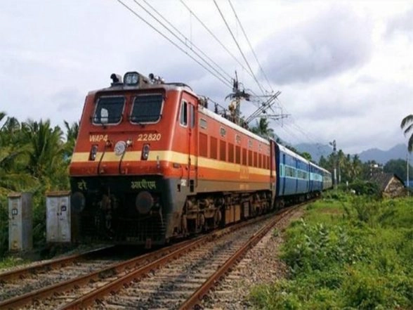 India News | Indian Railways Nears Complete Electrification; Hits 99.2 % of Broad Gauge Network, Ahead of UK, Russia and China