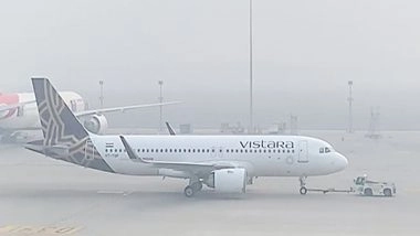 India News | Delhi Airport Issues Advisory as Dense Fog Brings Low Visibility Procedures