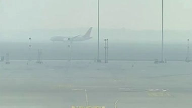 India News | Delhi Airport Issues Fog Advisory, Warns of Possible Flight Disruptions Due to Reduced Visibility