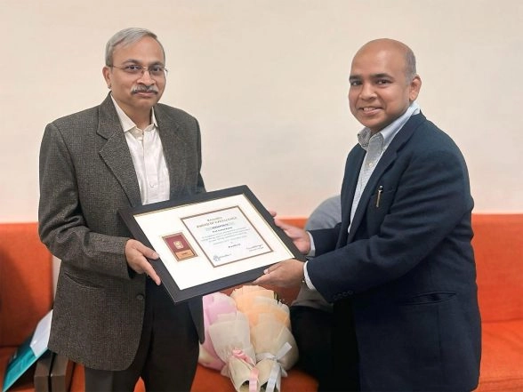 Business News | The KnowDis Award for Excellence Presented to Professor Anshul Kumar