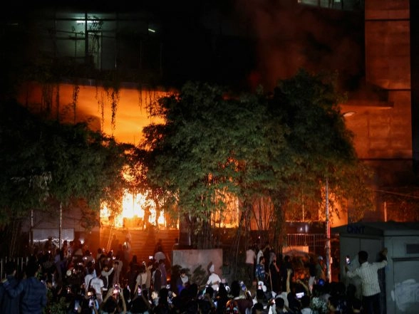 World News | Protests Erupt in Bangladesh Post Activist's Death, Major Media Offices Set Ablaze