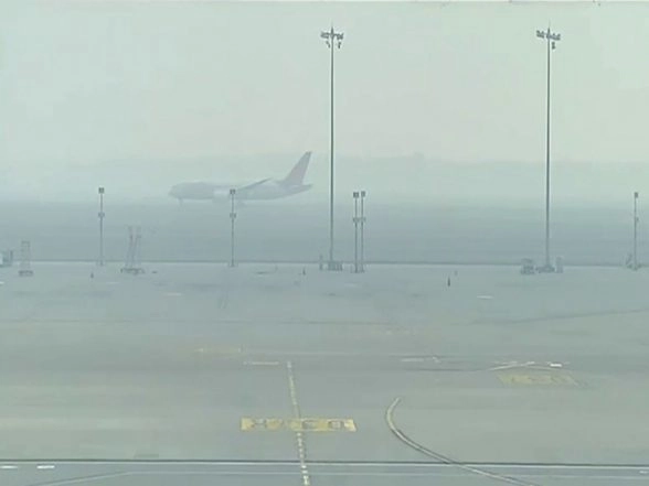 India News | AAI Warns of Fog-induced Flight Delays Across Northern India Airports; Passengers Advised to Check Updates