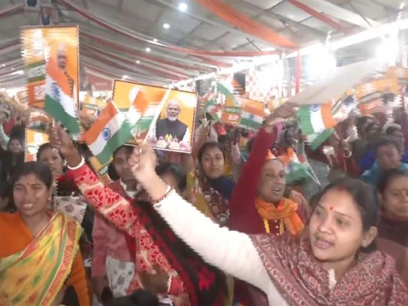 India News | WB: People Gather at Taherpur Netaji Park, Wave Flags Ahead of PM Modi's Visit to Ranaghat