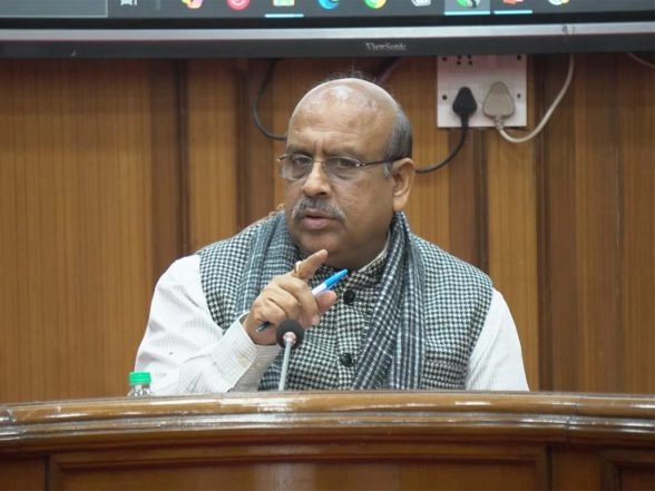 India News | Delhi Assembly Speaker Vijender Gupta Reviews Dust Pollution Hotspots in Rohini, Orders Time-bound Civic Action