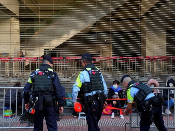 World News | Hong Kong Police Arrest Mainland Chinese Man in 6.4 Million Dollar Money Exchange Robbery