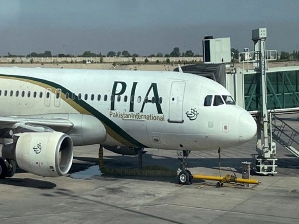 World News | Pakistan International Airlines in Pickle as Bidder Exits Privatisation Race