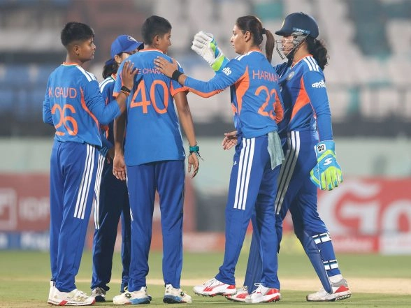 Sports News | India Women Keep Sri Lanka in Check; Restrict Visitors to 121/6 India Women Keep Sri Lanka in Check; Restrict Visitors to 121/6 in First T20I at Visakhapatnam